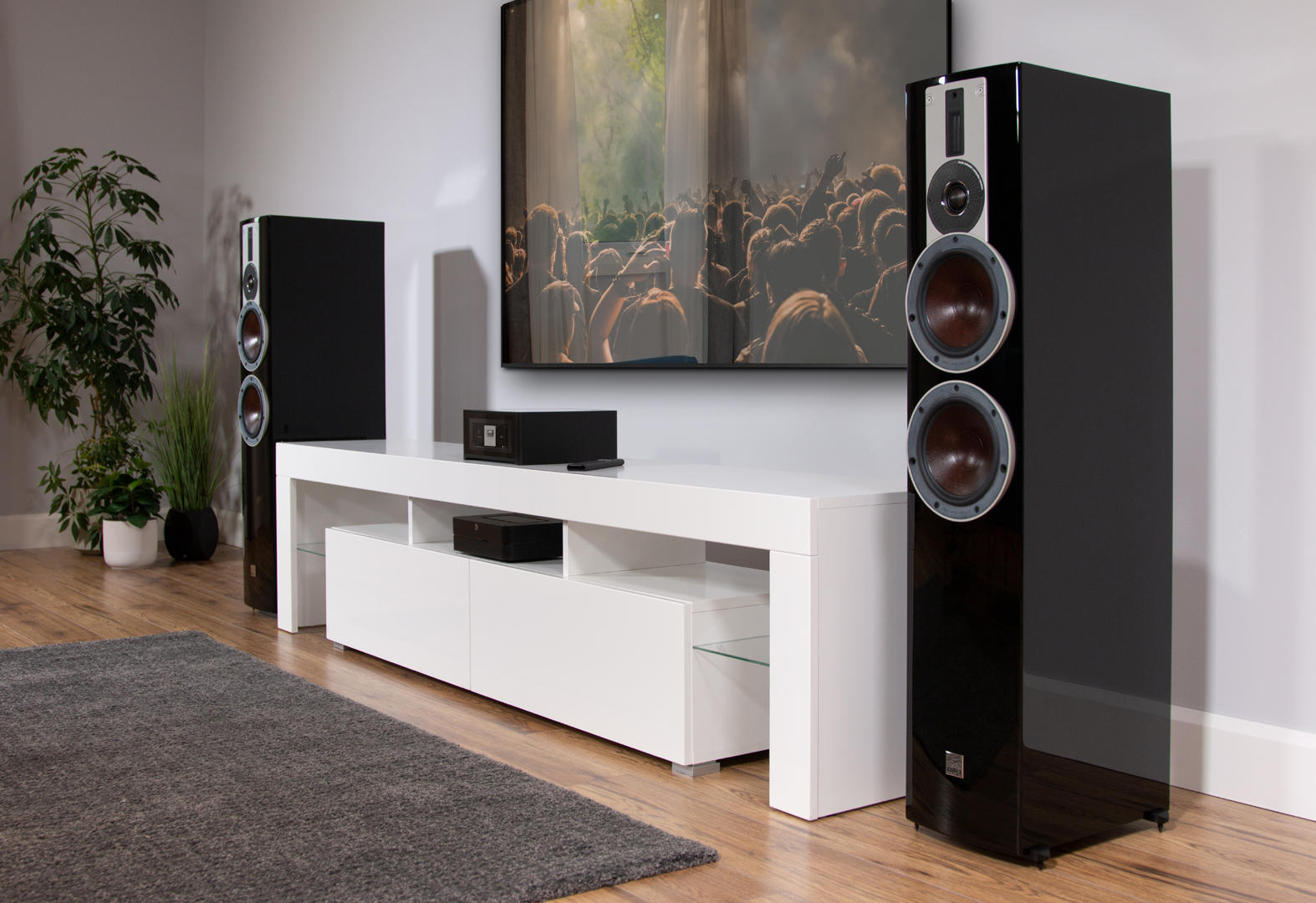 NAD-M10-V2-Low-Left-with-POWERNODE-and-DALI-Rubicon-6