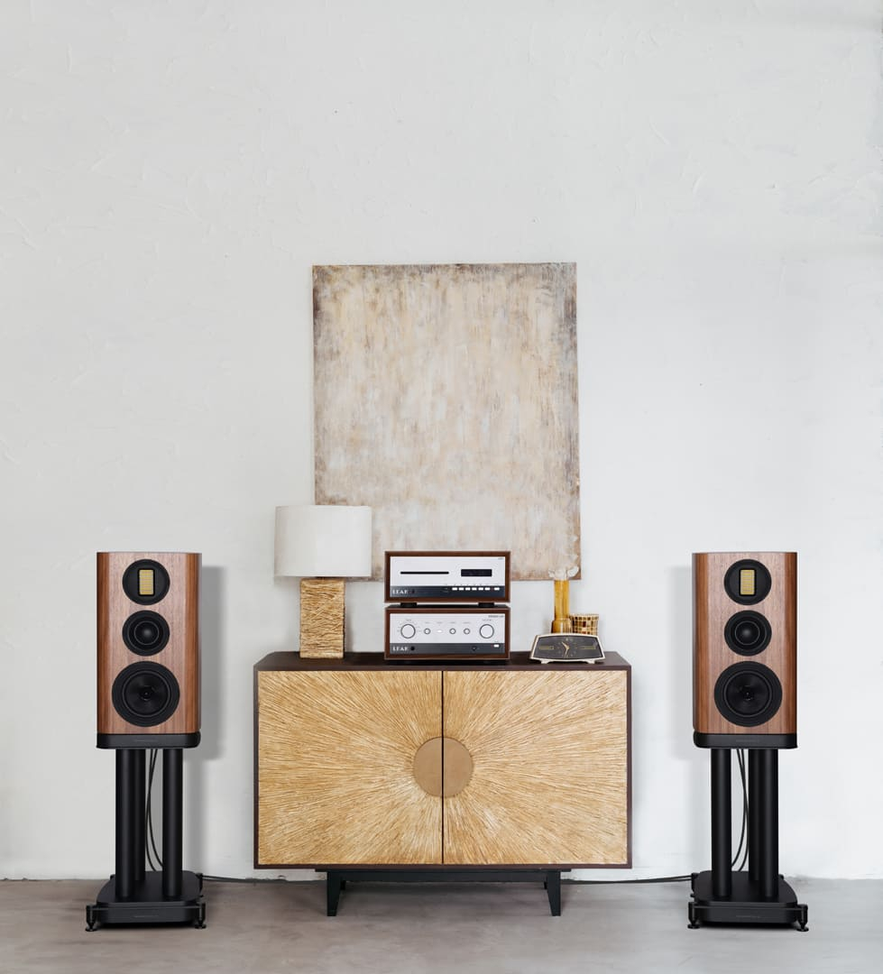 EVO-5.2230-Walnut-Lifestyle_R1