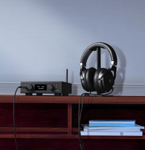 D7 Black Lifestyle 3_I