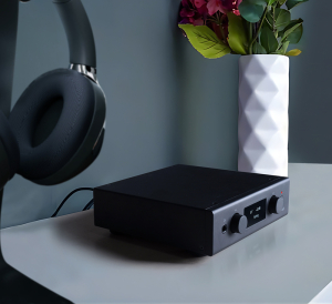 D7 Lifestyle_Black_R1-1