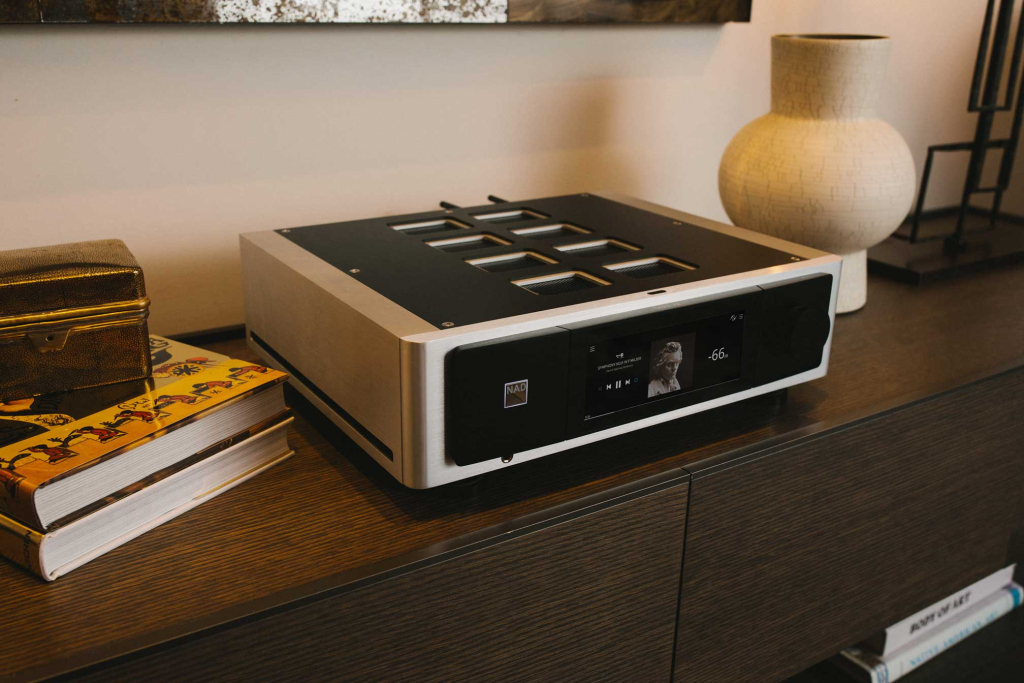 NAD M33 V2 旗艦串流綜合擴大機，售價239,000元，迎家音響台灣授權代理