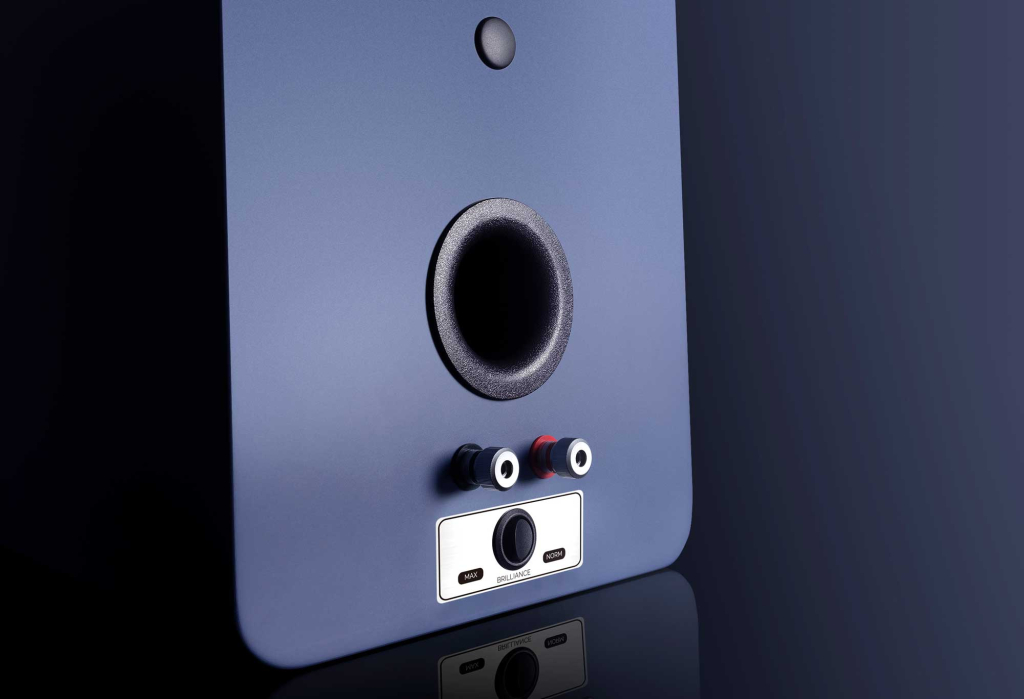 DENTON-1S_Blue_Artistic_(3)-壓縮